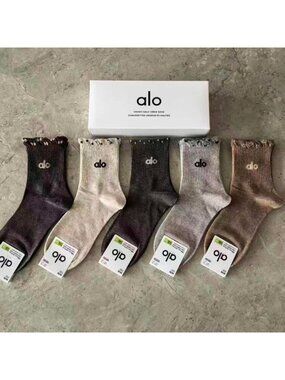 A22- ALO Yoga Women's Tie-Dye Ruffle Cuff Half-Crew Socks 5-Pair Box Set - NWT